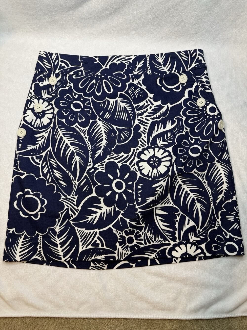 Talbots NWT A Line Skirt Women‎ 2 Petite Navy Floral Side Zip Buttons Pockets